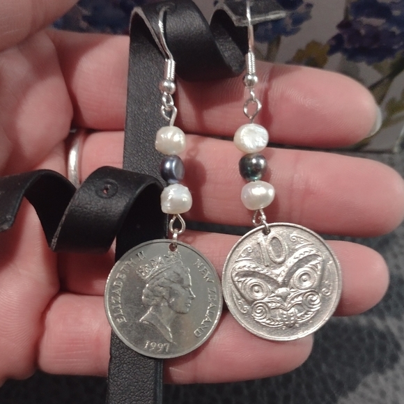 New Handmade 1997 New Zealand Queen Elizabeth II Pearl Accent Drop Hook Earrings - Picture 5 of 6